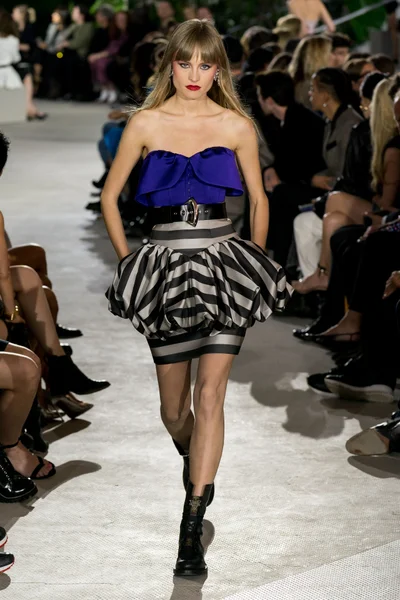 Look 50